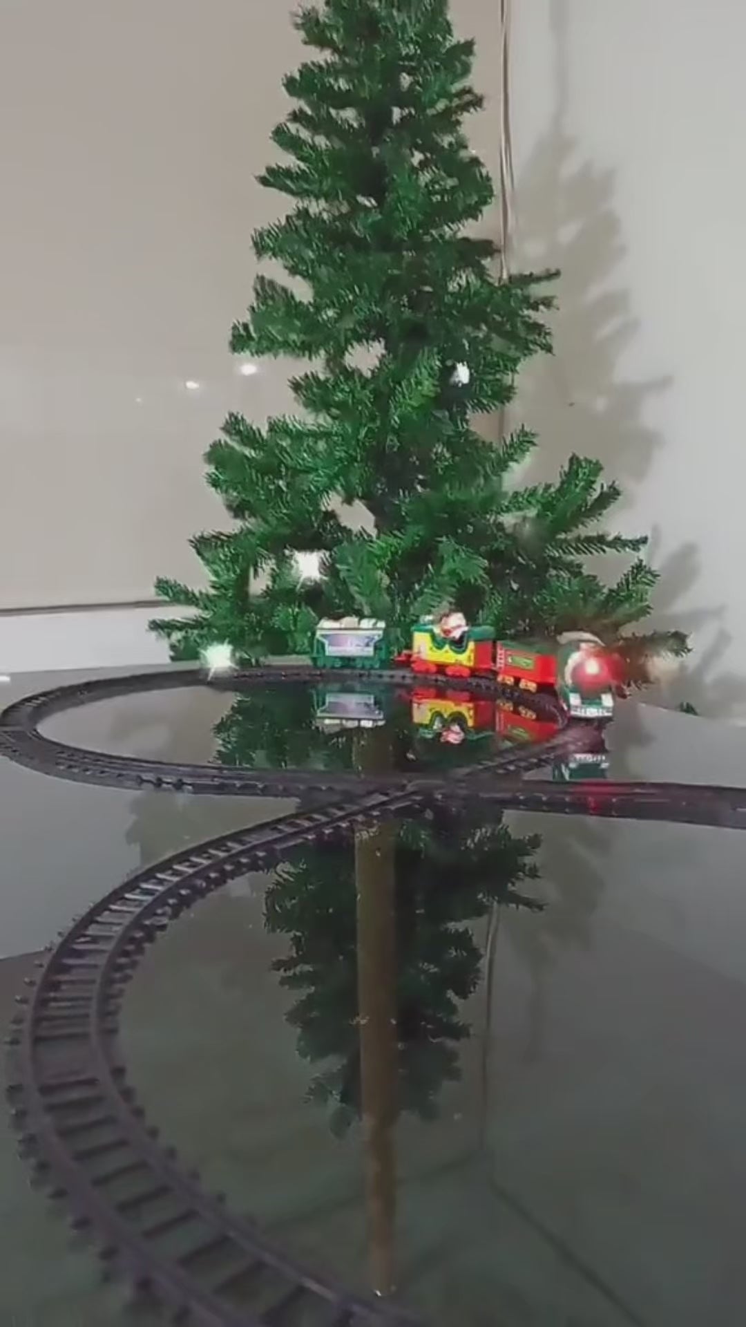 El Tren de las Risas · Tren Navideño con Vapor, Luces y Sonido